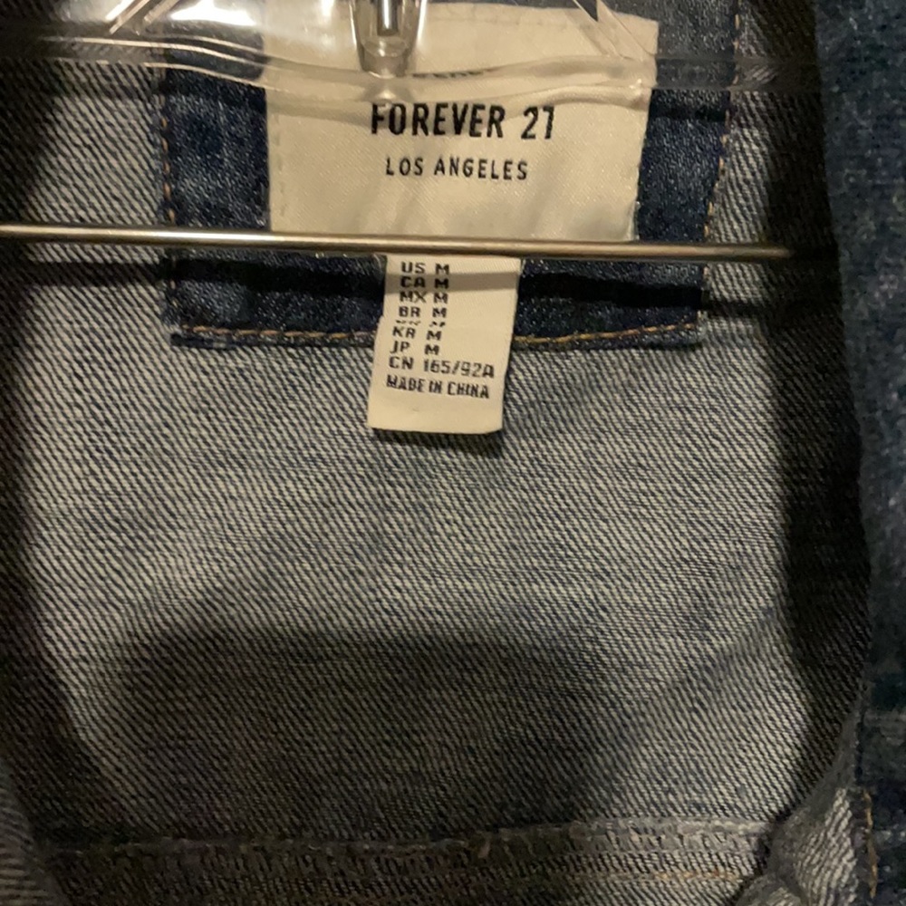 NWOT 🤍 distressed jean jacket - Picture 4 of 4
